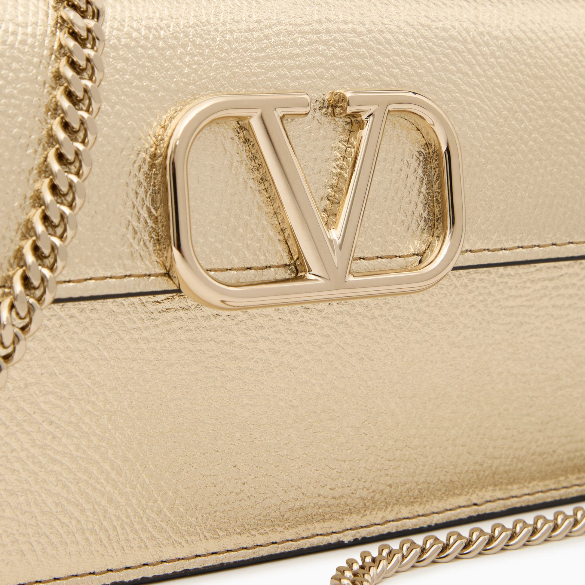 Valentino Garavani | VLogo Signature wallet-on-chain