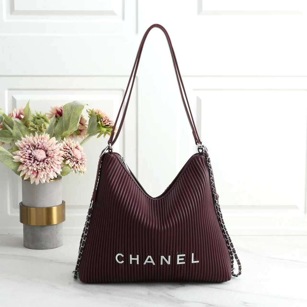 Chanel Bag | Maxi Hobo Purple Shiny Lambskin